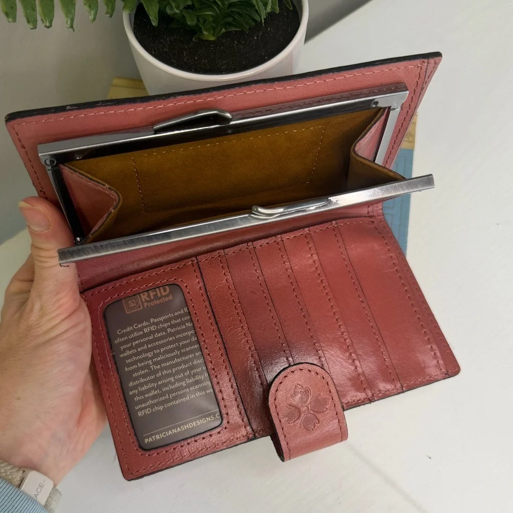 NWOT Patricia Nash Linnet Wallet in Dusty Pink Leather - Picture 5 of 5